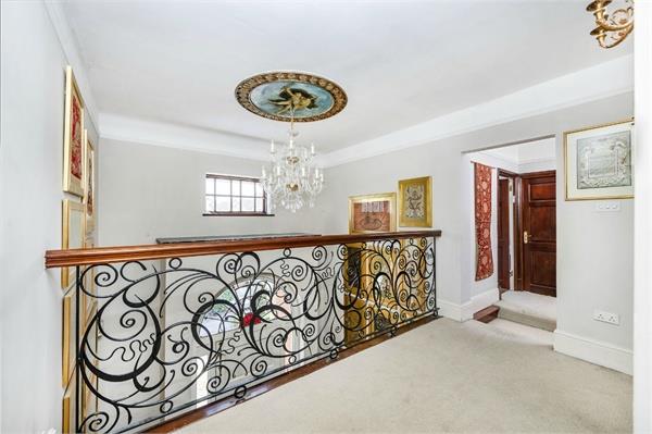 Limes Avenue, Mill Hill, NW7